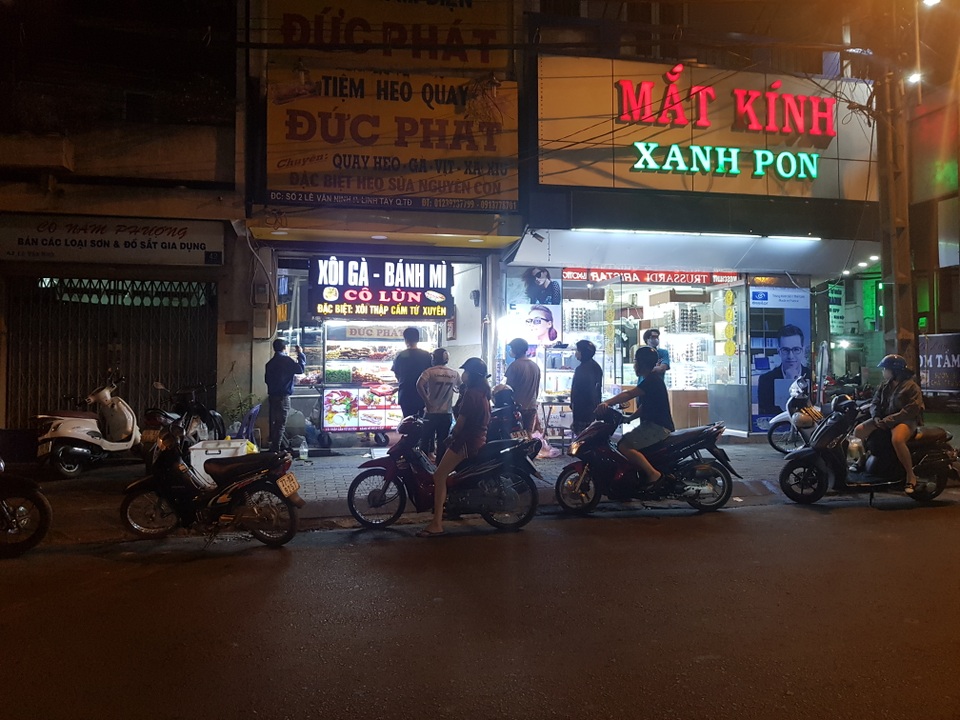 Hàng quán nhộn nhịp(0).jpg Hàng quán nhộn nhịp(0).jpg