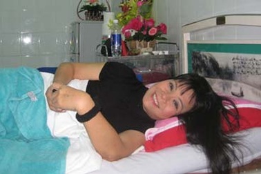 Qua 7 lần phẫu thuật, Ánh Tuyết vẫn cười vui 