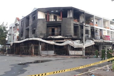 Cháy nhà lúc rạng sáng, 4 người trong một gia đình tử vong