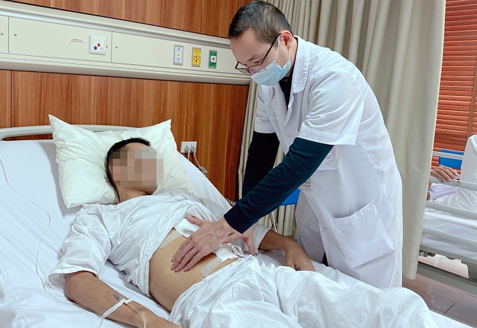 Bụng to bất thường, chàng trai 22 tuổi không ngờ mang khối u nguy hiểm - 1 Bụng to bất thường, chàng trai 22 tuổi không ngờ mang khối u nguy hiểm - 1