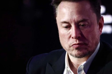 Chuyện ở Tesla: 1.000 tỷ USD có thể giữ chân Elon Musk?