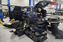 Đoạn dây nhỏ bị kẹp khiến Kia phải tháo tung nội thất xe Telluride mới tinh