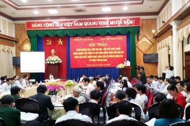 Hơn 10 triệu hộ nông dân vẫn đang phải “tự bơi”