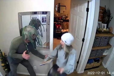 Chồng hóa trang để hù dọa vợ và cái kết bất ngờ