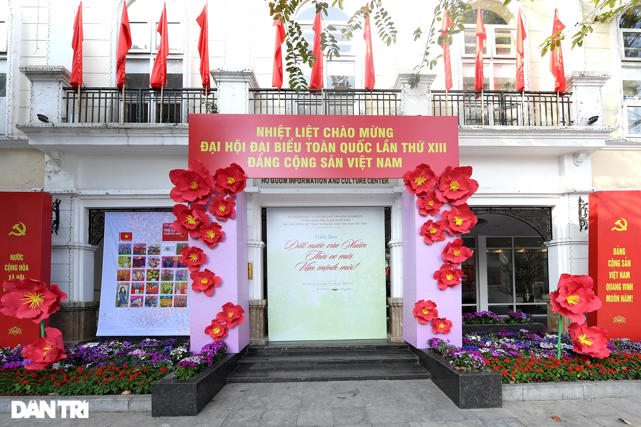 Trưng bày triển lãm: Đất nước vào xuân, thời cơ mới vận hội mới - 1 Trưng bày triển lãm: Đất nước vào xuân, thời cơ mới vận hội mới - 1
