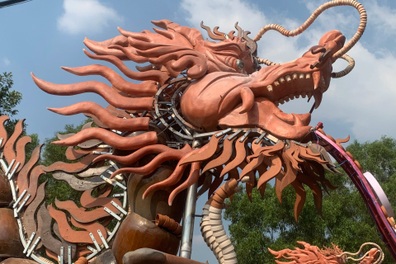 Hai linh vật rồng làm từ những chiếc lu gây "sốt" mạng xã hội ở Bình Dương