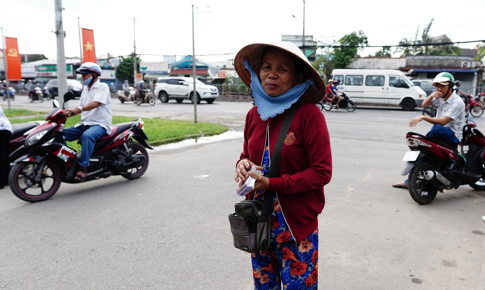 TPHCM: Không nhận được tiền hỗ trợ vì không có tạm trú - 4 TPHCM: Không nhận được tiền hỗ trợ vì không có tạm trú - 4