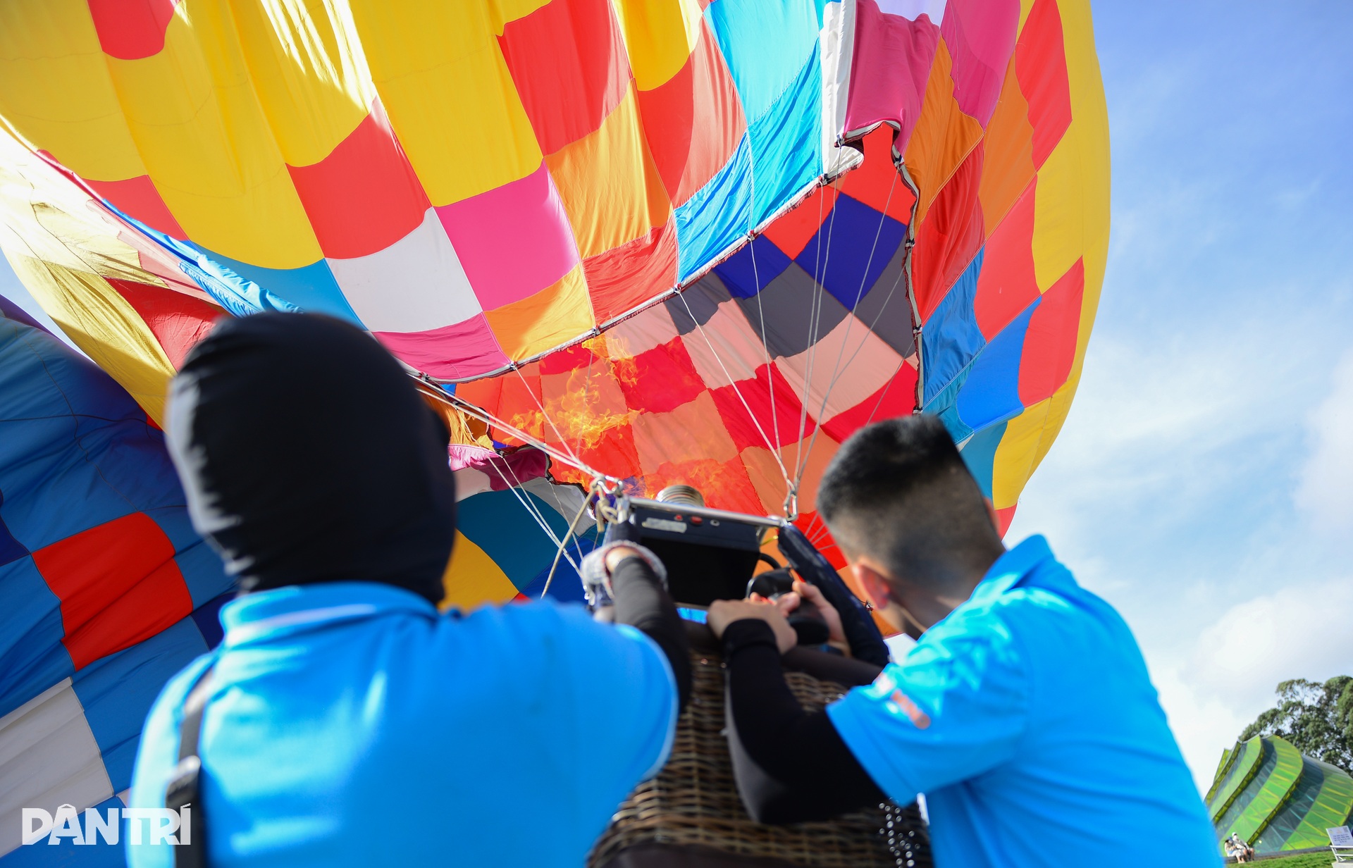 Langit Da Lat berwarna-warni semasa festival belon udara panas - 4 Bầu trời Đà Lạt rực rỡ sắc màu trong lễ hội khinh khí cầu - 4
