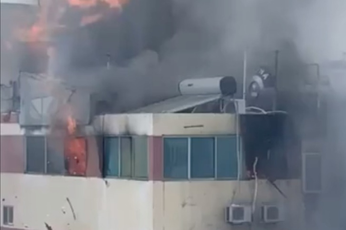 Cảnh sát cứu 3 người trong đám cháy khách sạn - 1 Cảnh sát cứu 3 người trong đám cháy khách sạn - 1