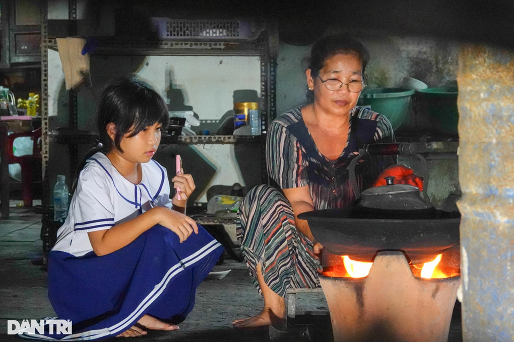 Người vợ nghèo cầu xin cứu chồng bị u não, giúp con nhỏ được đến trường - 3 Người vợ nghèo cầu xin cứu chồng bị u não, giúp con nhỏ được đến trường - 3