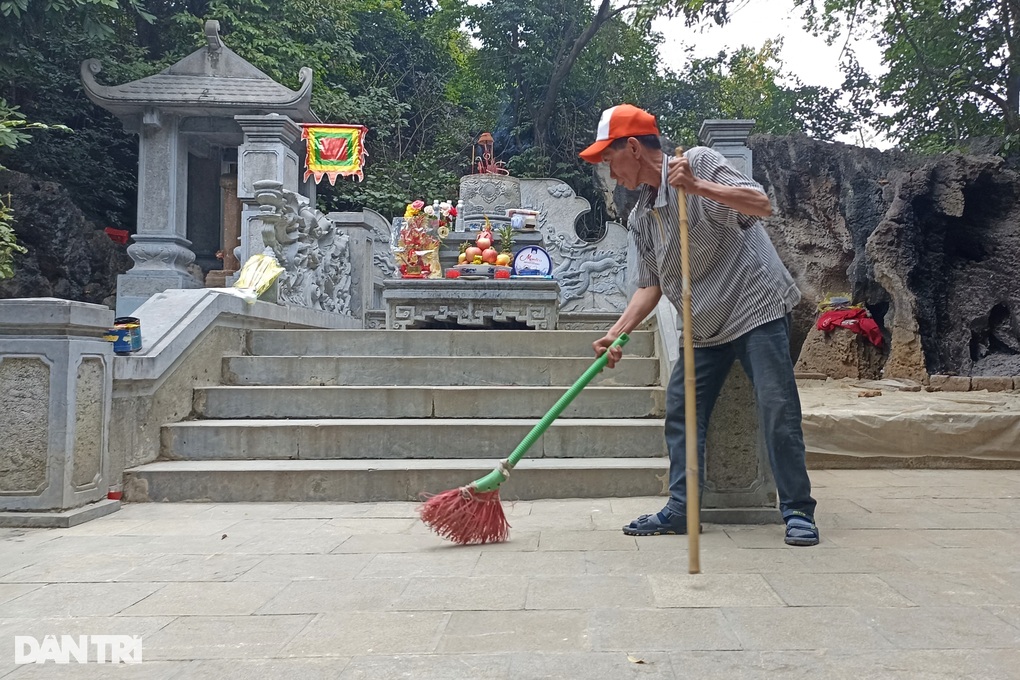 Người đàn ông 40 năm trông coi mộ vua không công - 3 Người đàn ông 40 năm trông coi mộ vua không công - 3
