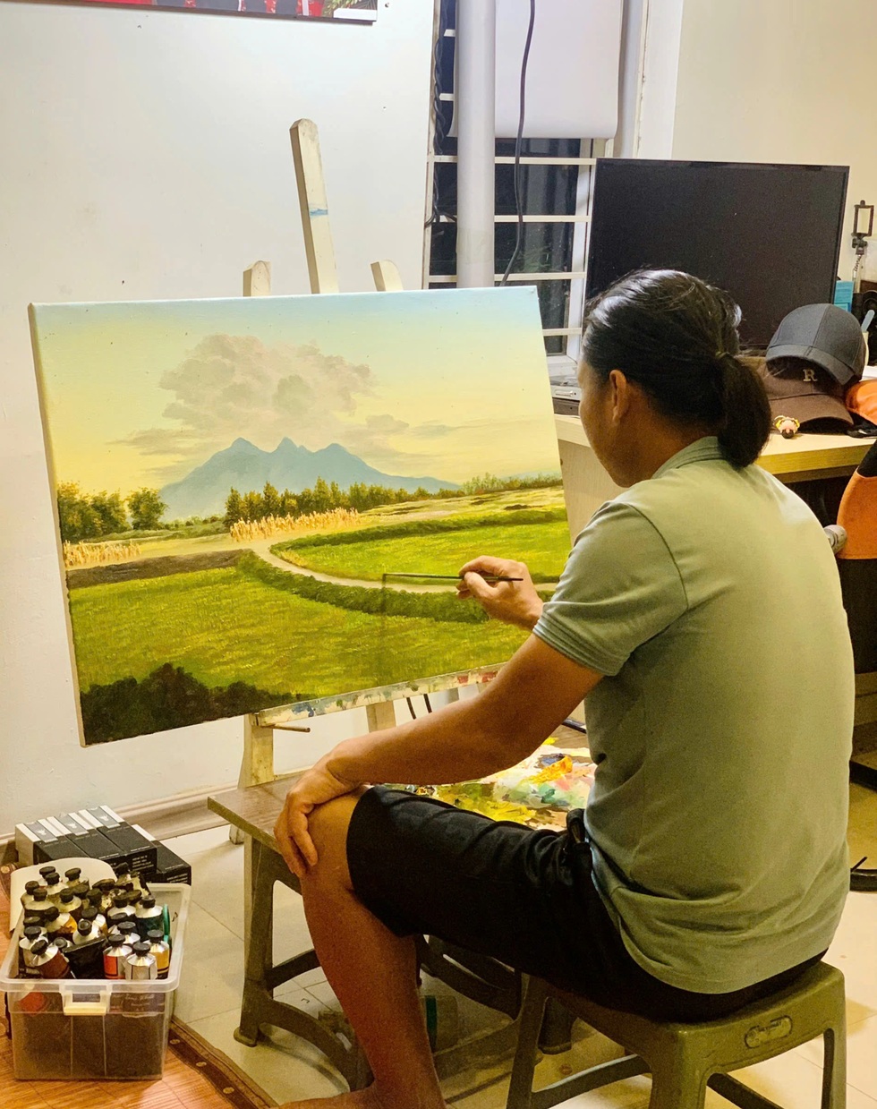 Trốn khói bụi, giám đốc ở Hà Nội về quê làm vườn 3.500m2 ngập hoa trái - 2