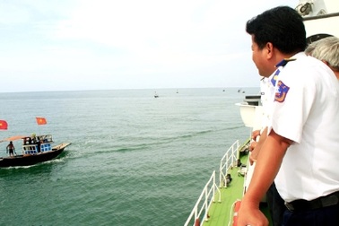 Kiên quyết đuổi tàu Trung Quốc xâm phạm chủ quyền