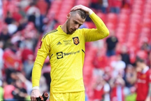 Khôi hài cách ứng xử của Man Utd với De Gea