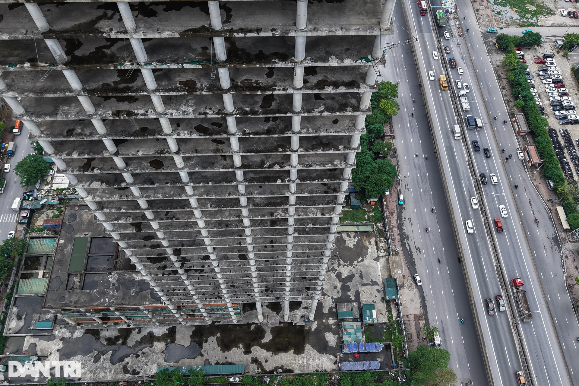 Những tòa nhà chọc trời bị bỏ hoang trên đất vàng Hà Nội - 3 Những tòa nhà chọc trời bị bỏ hoang trên đất vàng Hà Nội - 3