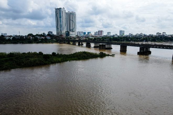 Cảnh hồ thủy điện xả lũ lớn, nước cuộn sóng nhấn chìm bãi giữa sông Hồng - 12 Cảnh hồ thủy điện xả lũ lớn, nước cuộn sóng nhấn chìm bãi giữa sông Hồng - 12
