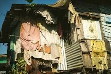 Nhà ổ chuột rách như tổ đỉa ở Thái Lan đắt khách, hết phòng tới năm 2026