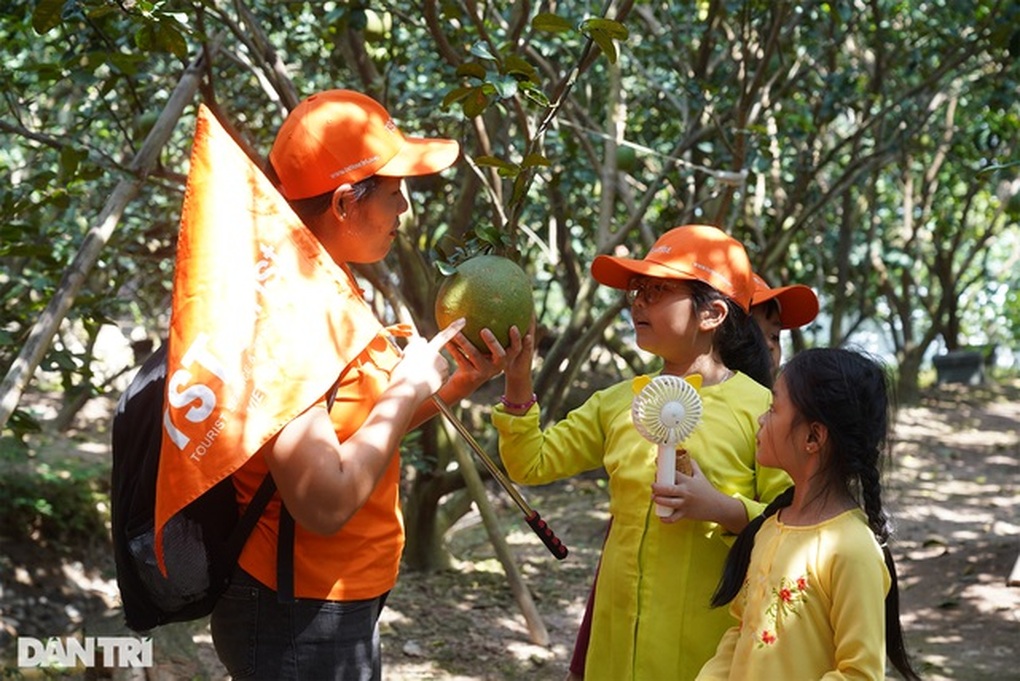 Nghề dắt người khác đi chơi: Làm một mùa ăn cả năm, dễ bị gạ tình - 4 Nghề dắt người khác đi chơi: Làm một mùa ăn cả năm, dễ bị gạ tình - 4