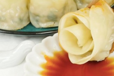 Bữa sáng cuối tuần với há cảo hoa hồng đơn giản mà đẹp mắt vô cùng