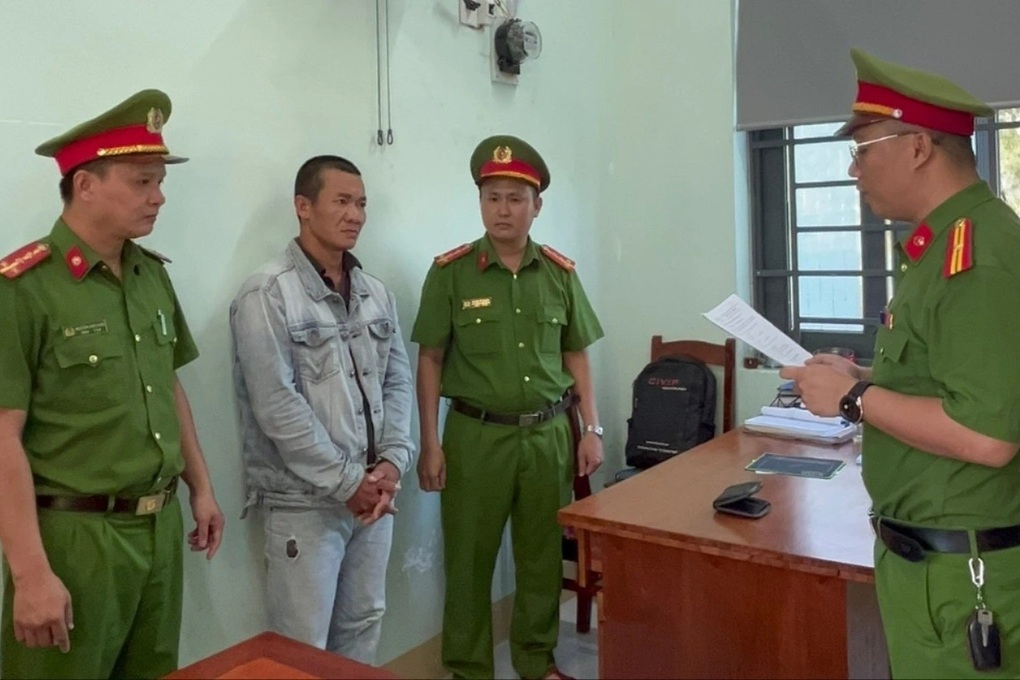 Gã đàn ông dùng rựa chém đứt lìa tay hàng xóm - 1 Gã đàn ông dùng rựa chém đứt lìa tay hàng xóm - 1