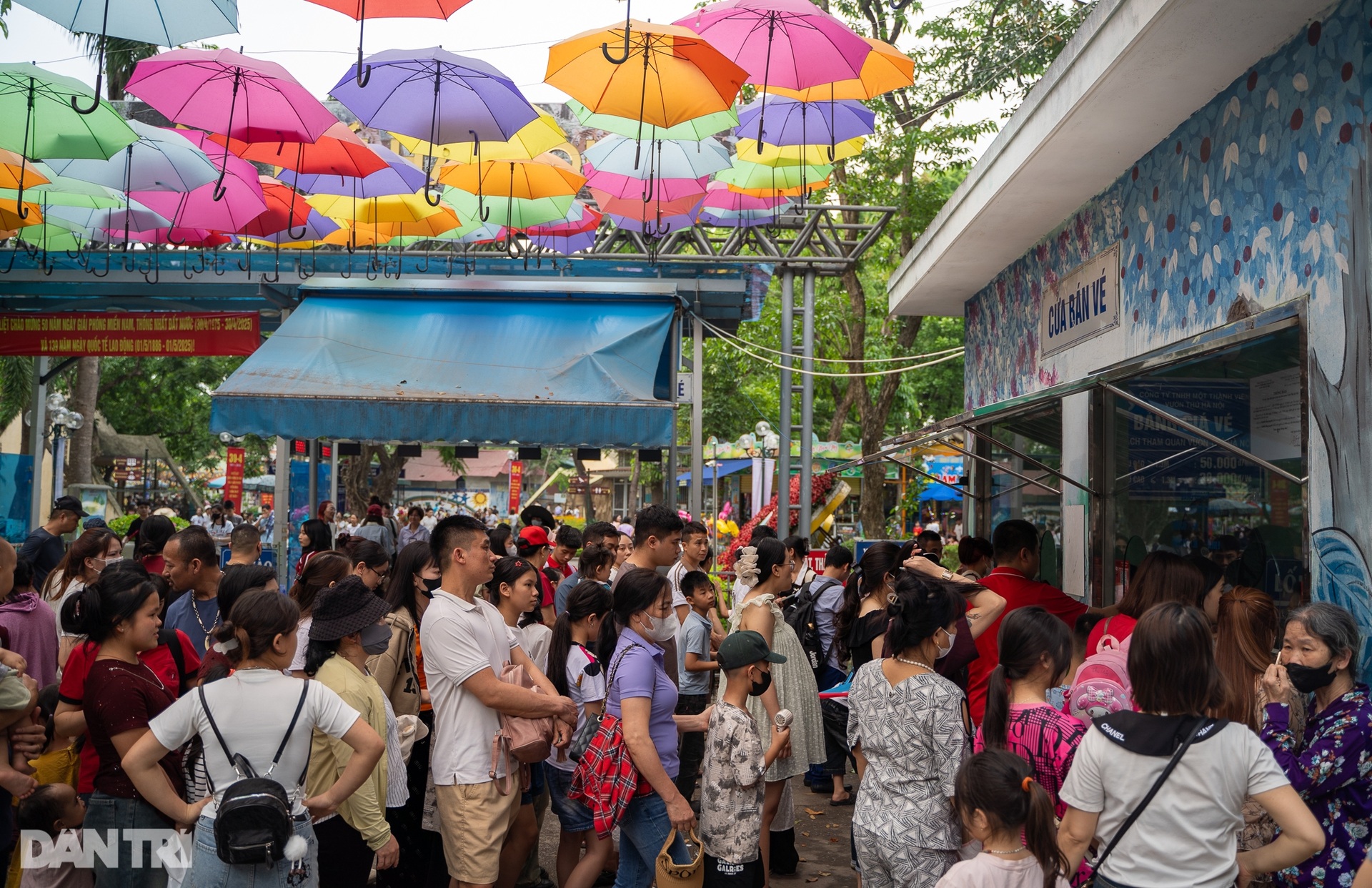 Công viên, bảo tàng ở Hà Nội đông nghịt khách trong kỳ nghỉ lễ - 10 Công viên, bảo tàng ở Hà Nội đông nghịt khách trong kỳ nghỉ lễ - 10