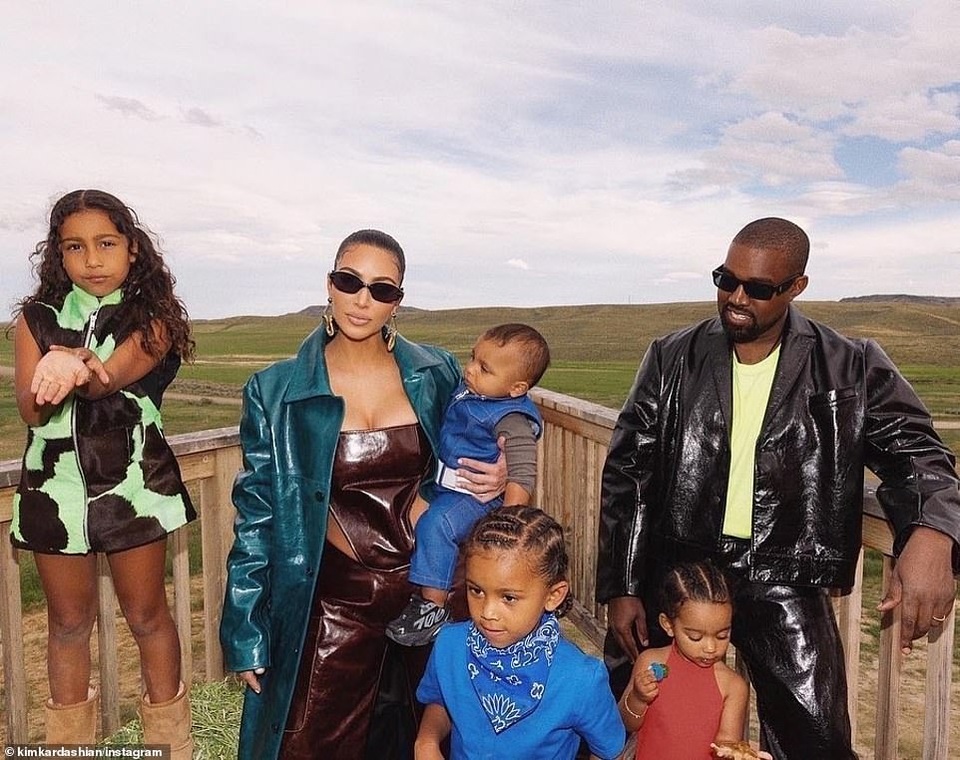 Kim Kardashian khóc khi trò chuyện với chồng trên ô tô - 9 Kim Kardashian khóc khi trò chuyện với chồng trên ô tô - 9