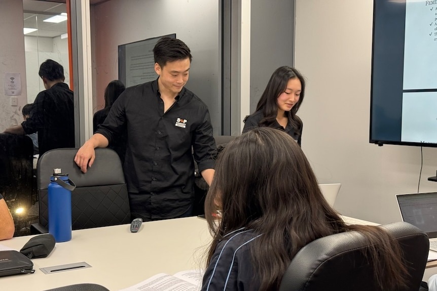 Presja ze strony koreańskich studentów, aby uczyli się na dodatkowych zajęciach, rozprzestrzenia się na... Australia - 2 Áp lực học thêm của học sinh Hàn Quốc lan tới... Australia - 2