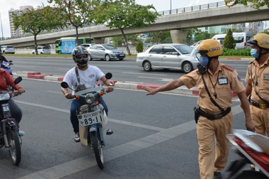 11 cảnh sát giao thông dũng cảm tham gia truy bắt các loại tội phạm