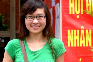 SV “trường Báo” hồ hởi thực hiện quyền công dân