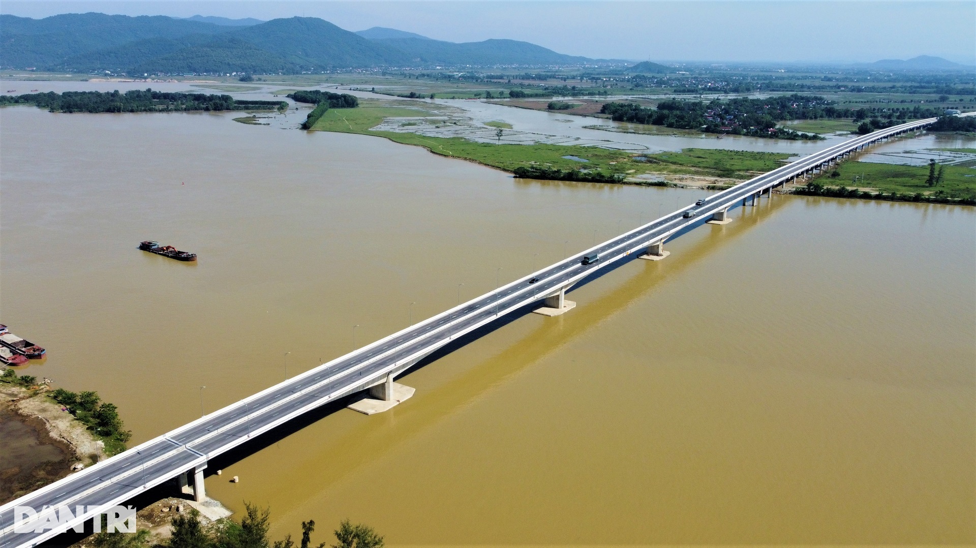 5 cây cầu bắc qua một dòng sông chạy dọc tỉnh rộng nhất Việt Nam - 9