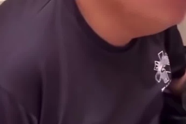 Khách đi ăn lẩu buffet bị bắt quả tang lấy hải sản, bò tươi vào túi mang về