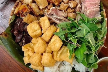 Gần 1 triệu đồng/suất bún đậu mắm tôm giữa lòng nước Mỹ, khách khen hết lời