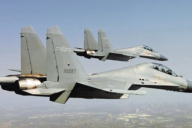 Chuyên gia hoài nghi chuyện Trung Quốc cải tiến máy bay cũ thành tiêm kích tàng hình