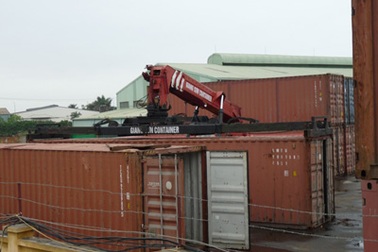 Thợ cơ khí bị container trong khu công nghiệp đè chết