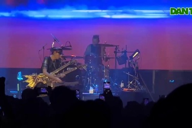 "Huyền thoại guitar" guitar Steve Vai biểu diễn tại TPHCM