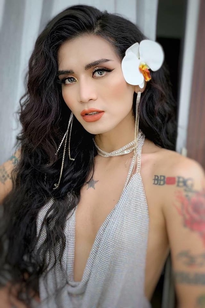 Nhan sắc thay đổi của BB Trần hậu công khai dao kéo: Từ chàng trai ngố tàu đến hình tượng giả gái đỉnh cao, khẳng định sẽ không chuyển giới - Ảnh 15. Nhan sắc thay đổi của BB Trần hậu công khai dao kéo: Từ chàng trai ngố tàu đến hình tượng giả gái đỉnh cao, khẳng định sẽ không chuyển giới - Ảnh 15.