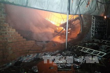 Cháy cửa hàng giày dép, 2 mẹ con chết cháy thương tâm