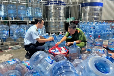 20.000 bình nước Lavie giả được trà trộn bán cho người dân Hà Nội