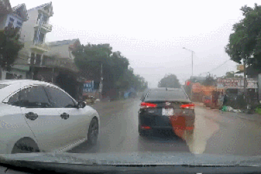 Nổi bật tuần qua: Ô tô vượt ẩu gây va quệt rồi bỏ chạy khỏi hiện trường