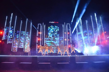 Học sinh, sinh viên "cháy" hết mình trong đêm nhạc của MobiFone tại ĐHQG HCM