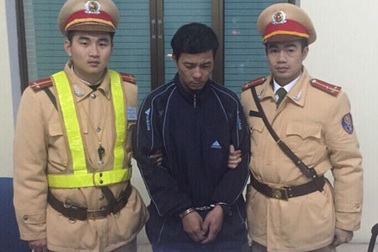 CSGT tóm gọn đối tượng đút ma túy trong... túi quần