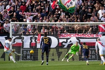 Real Madrid hòa thất vọng trong ngày Carvajal nhận thẻ đỏ