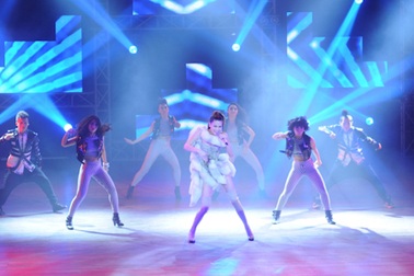 Hà Hồ làm "hồ ly chín đuôi"