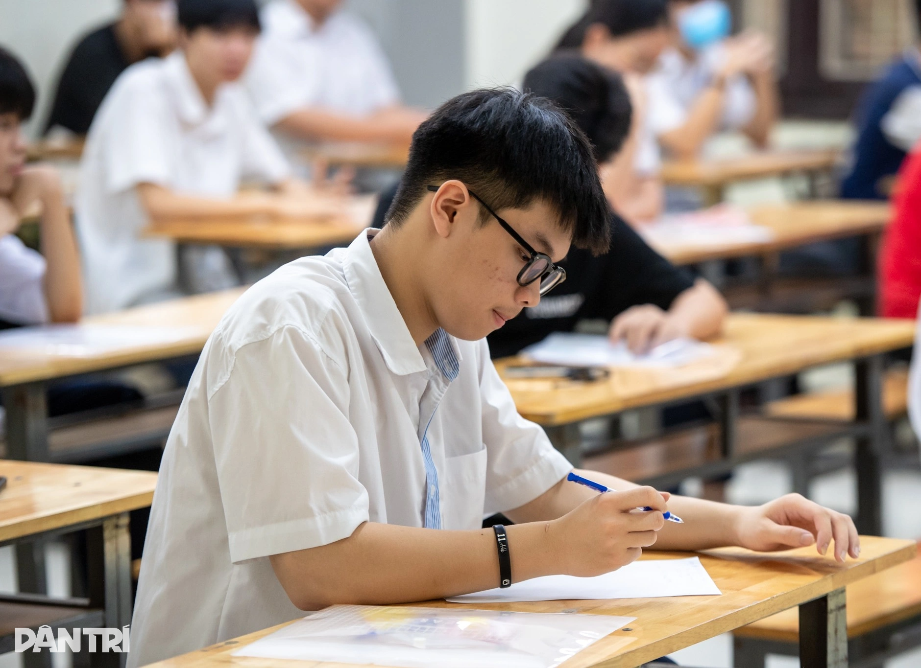 ដោះស្រាយមុខវិជ្ជាដែលផ្សព្វផ្សាយអំពីការបែកធ្លាយសំណួរប្រឡងថ្នាក់ទី១០ ត្រូវជំនួសទាំងអស់នៅម៉ោង ៥ ព្រឹក - ២ Xử lý đối tượng tung tin lộ đề thi lớp 10, phải thay toàn bộ lúc 5h sáng - 2