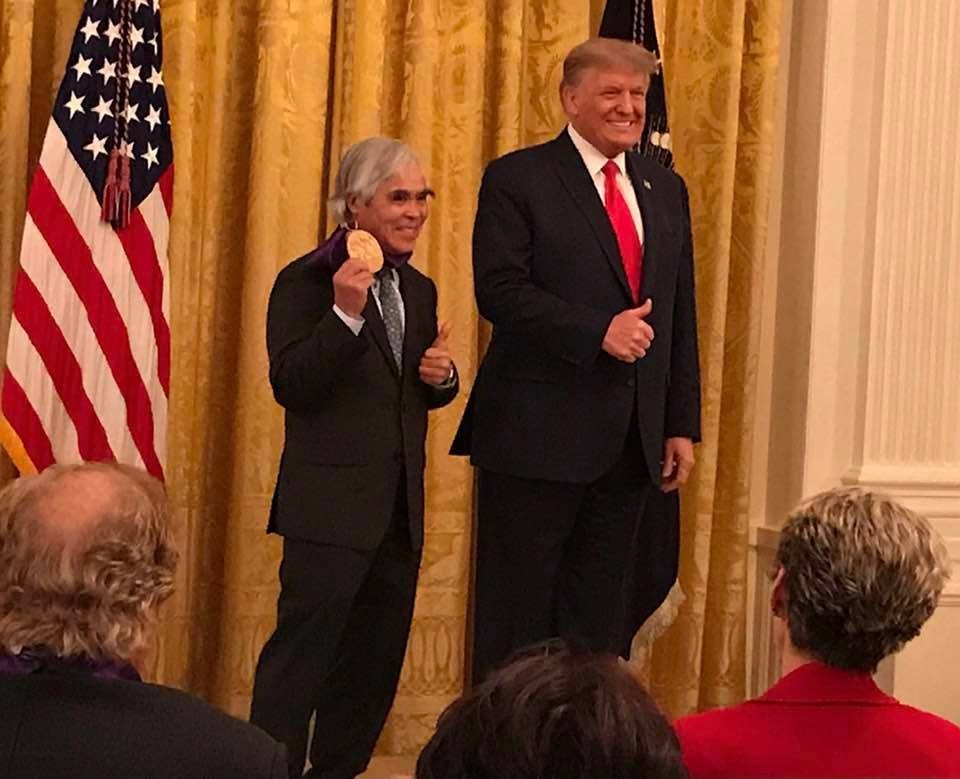 Nhiếp ảnh gia gốc Việt được Tổng thống Trump trao Huân chương nghệ thuật - 1 Nhiếp ảnh gia gốc Việt được Tổng thống Trump trao Huân chương nghệ thuật - 1