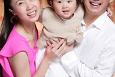 Huỳnh Lỗi “khoe” vợ và con gái