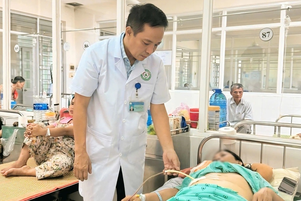 Hy hữu nữ bệnh nhân có hơn 100 viên sỏi trong túi mật - 2 Hy hữu nữ bệnh nhân có hơn 100 viên sỏi trong túi mật - 2