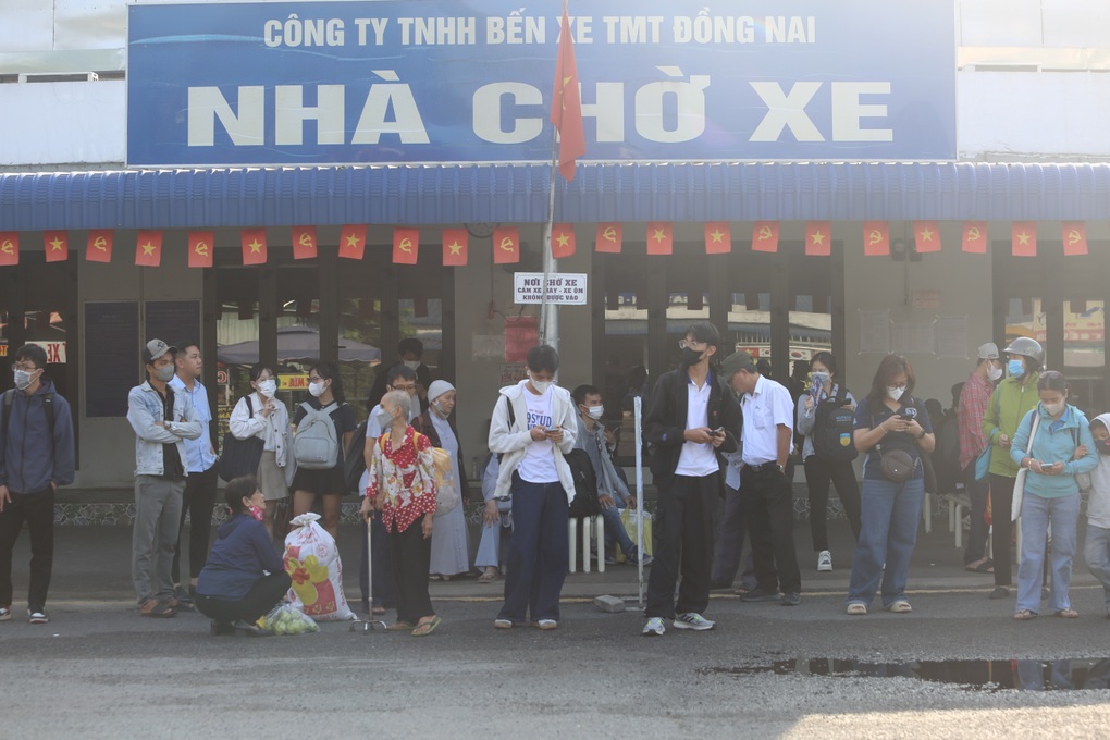 Xe buýt tăng chuyến, miễn phí vé từ Đồng Nai lên Bến xe Miền Đông - 3 Xe buýt tăng chuyến, miễn phí vé từ Đồng Nai lên Bến xe Miền Đông - 3