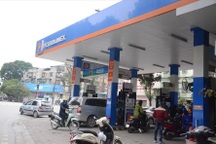 Xe dung tích 70L, đổ 80L xăng mới đầy bình, chủ xe bức xúc