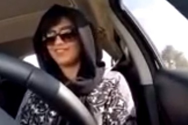 Ả Rập Xê - Út: Hai phụ nữ bị bắt vì lái xe ra đường